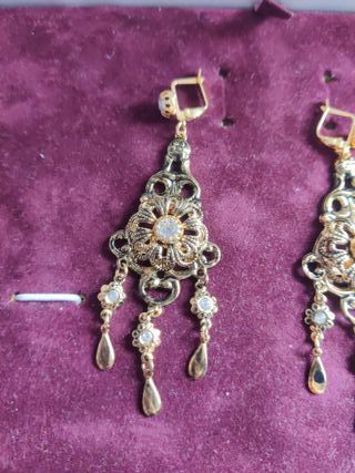 Conjunto Baturra Pendientes y Broche Oro