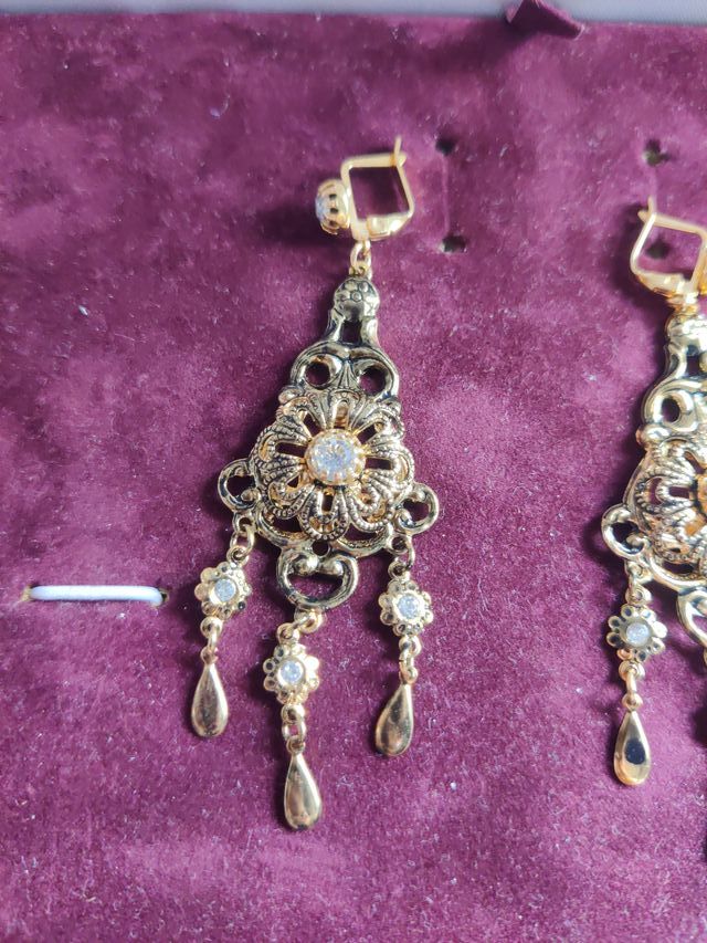 Conjunto Baturra Pendientes y Broche Oro