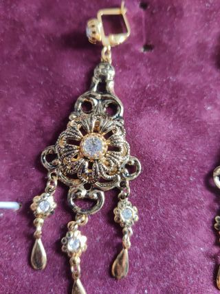 Conjunto Baturra Pendientes y Broche Oro