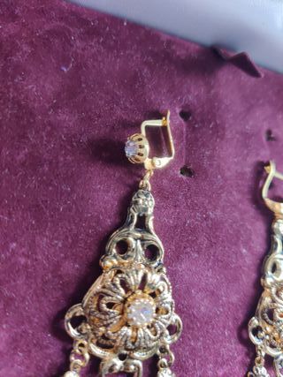 Conjunto Baturra Pendientes y Broche Oro