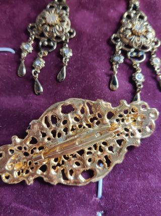 Conjunto Baturra Pendientes y Broche Oro
