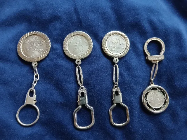 Lote 7 Llaveros Monedas España Mundial 82