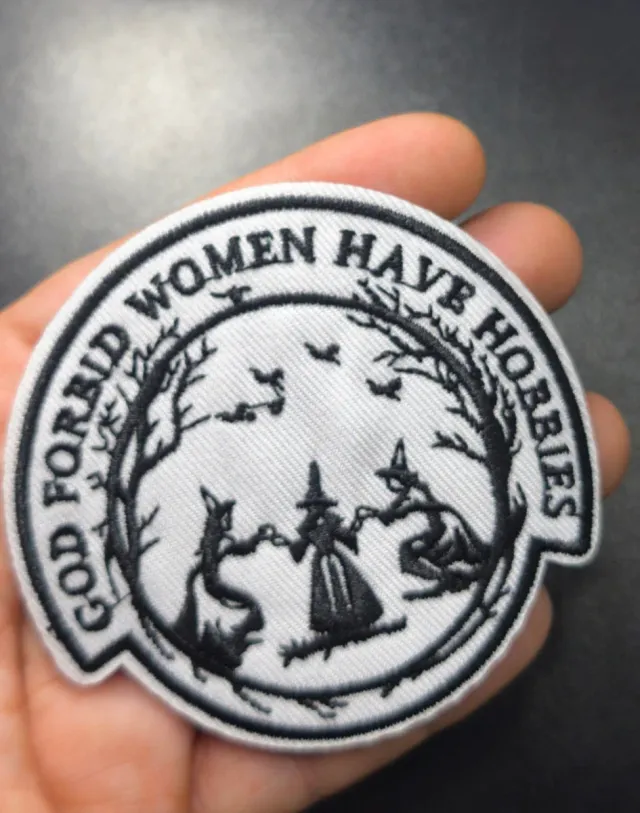Parche bordado mujeres brujas