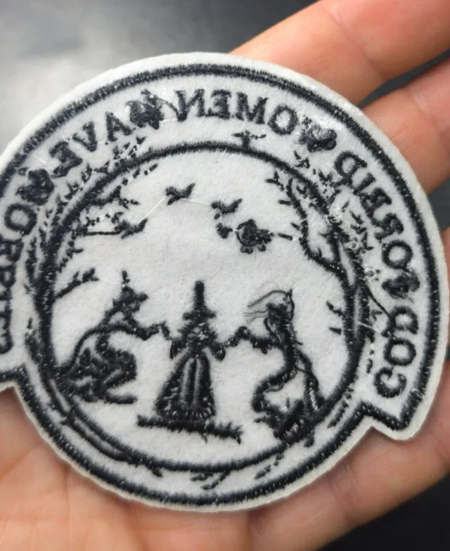 Parche bordado mujeres brujas