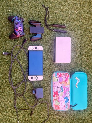 Nintendo Switch OLED Blanca y Multicolor
