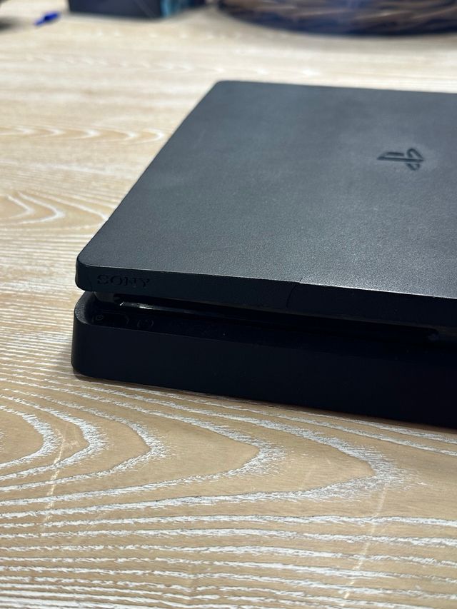 PS4 Slim para peças