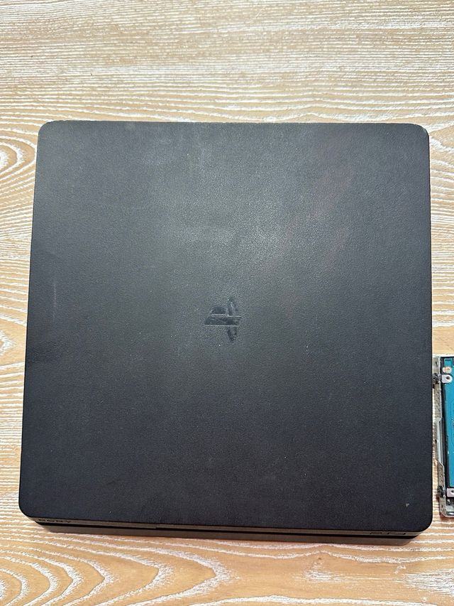 PS4 Slim para peças