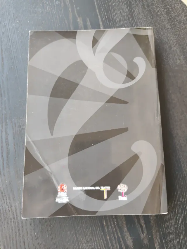 Vestir el género frívolo