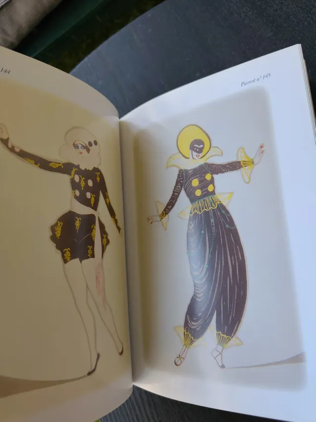 Vestir el género frívolo