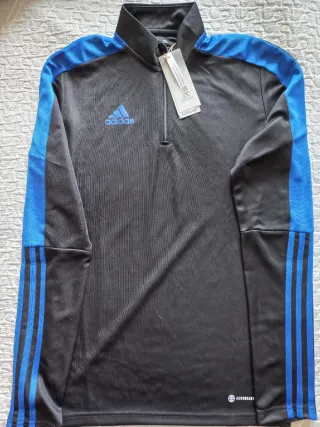 Camiseta Adidas negra y azul 1/4 cremallera