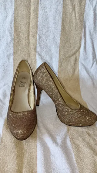 Zapatos de fiesta dorados talla 38
