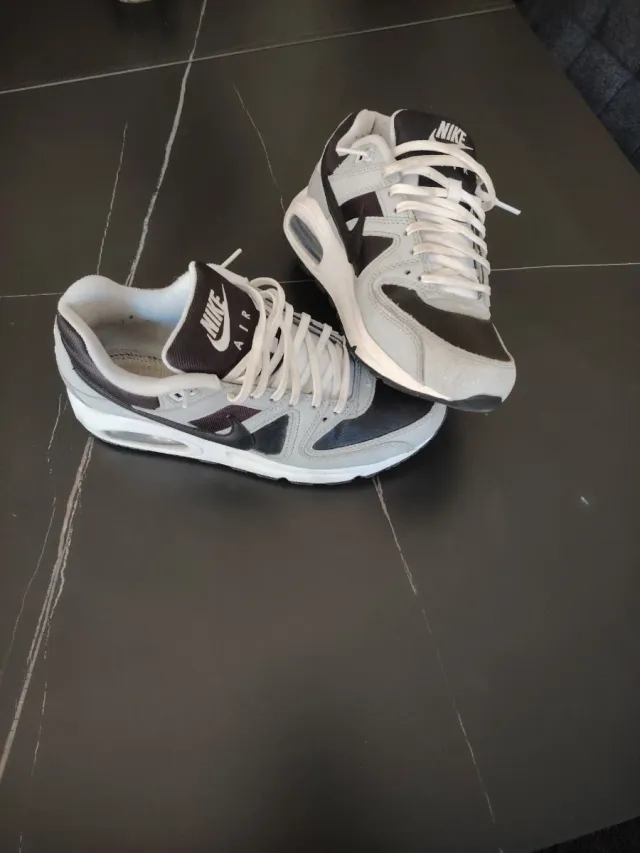 Zapatillas Nike Air grises y negras