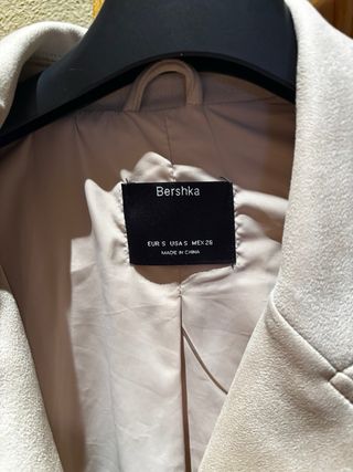 Chaqueta antelina flecos Pull and Bear beige