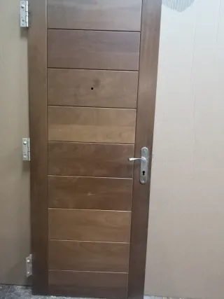 Puerta de entrada madera