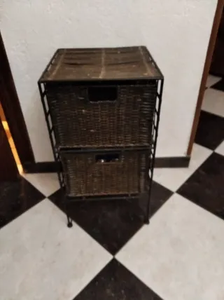 Tavolino e specchio ausiliario in vimini e metallo