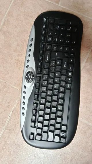 Pantalla Acer y Teclado Carrefour