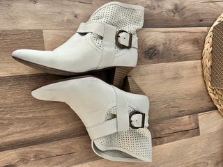 Botines blancos tacón medio