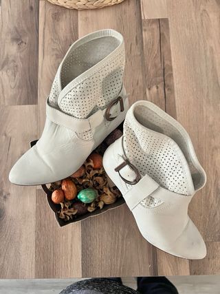 Botines blancos tacón medio