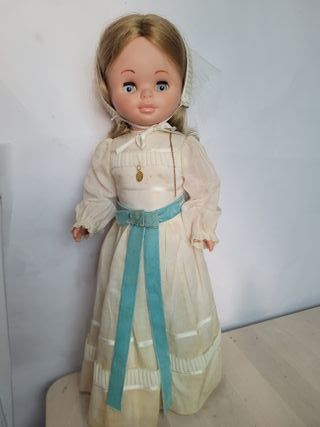 Muñeca Sally Famosa Comunión Castaña