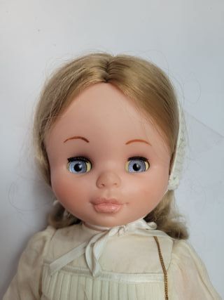 Muñeca Sally Famosa Comunión Castaña