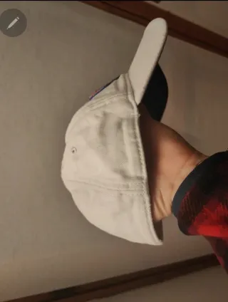 Cappellino Converse bianco con logo rosso