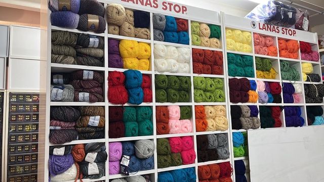 Lote de lanas, cintas y picunelas