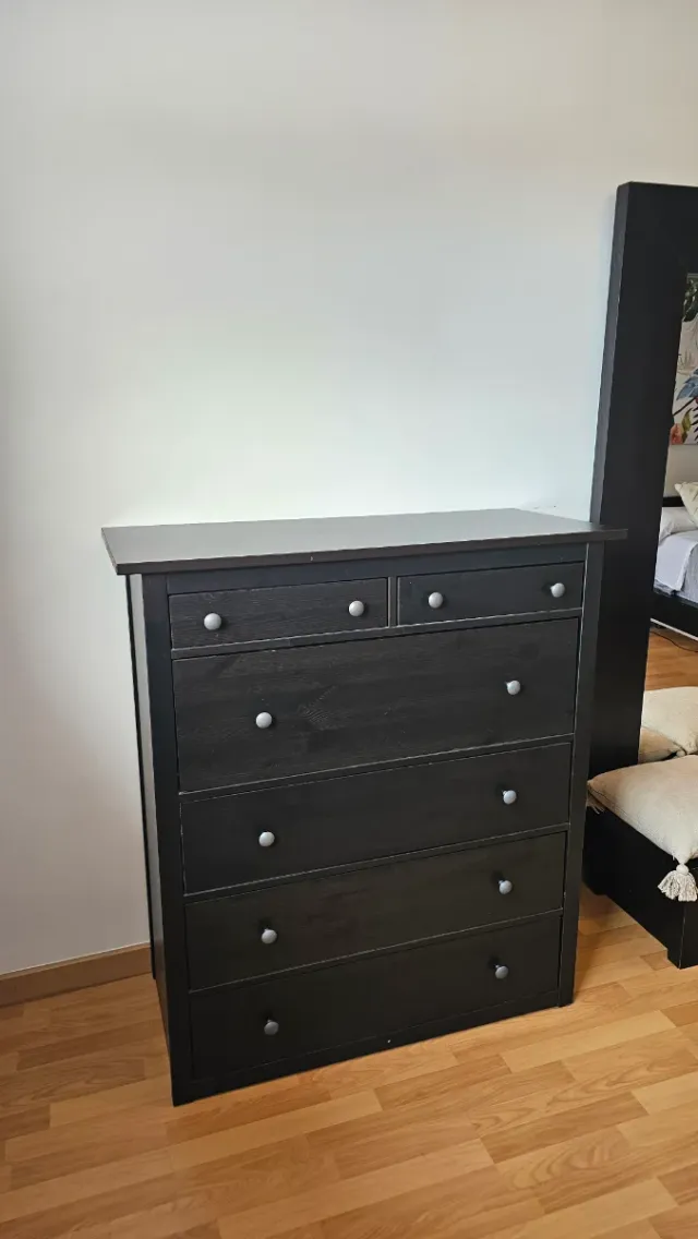 Cómoda de dormitorio de madera