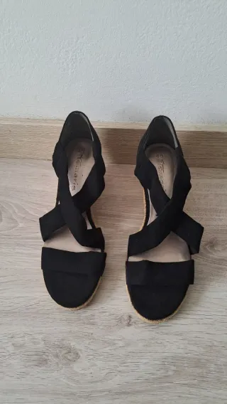 Sandalias de cuña Tamaris negras talla 40