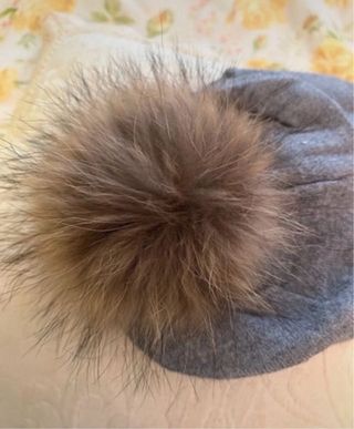 Berretto con pon pon in pelliccia