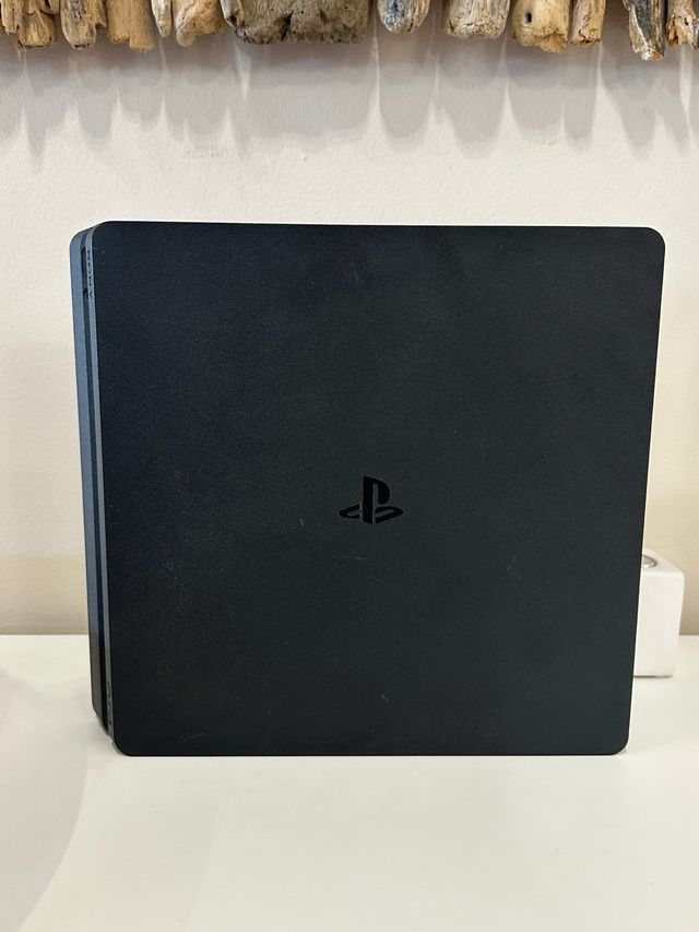 PS4 Slim 500GB Negra + Mando Morado