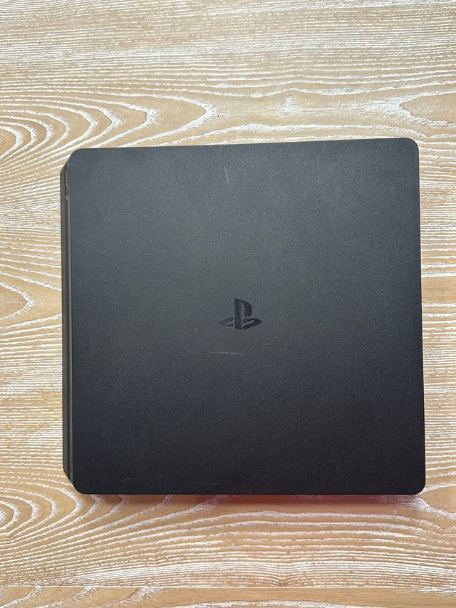 PS4 Slim 500GB Negra + Mando Morado