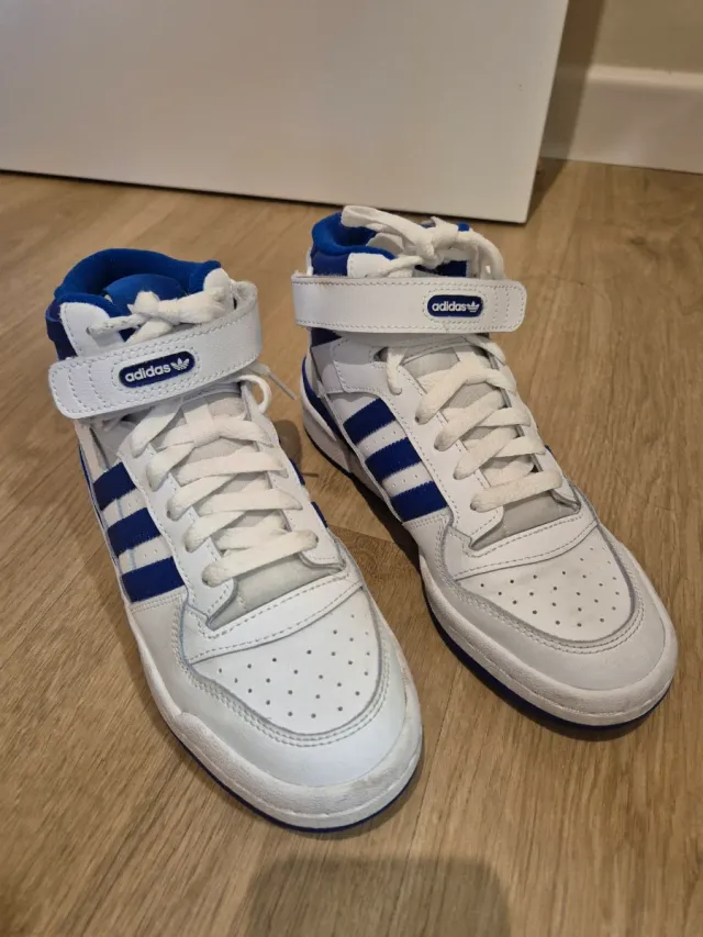 Sneakers Adidas alte bianche e blu