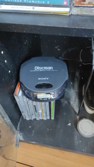 Set audio vintage Sony: vinili, CD e cassette