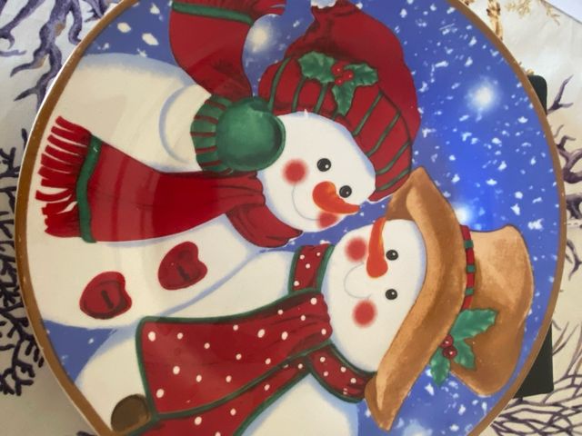 Piatto decorativo natalizio con pupazzi di neve