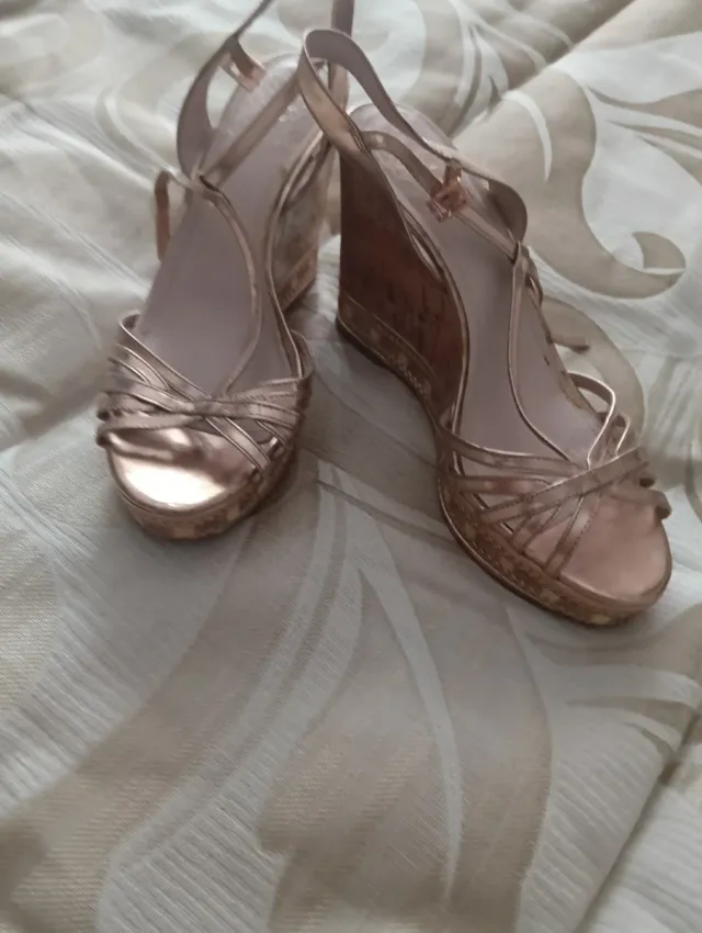 Sandalias Vince Camuto Mujer Talla 39 Doradas