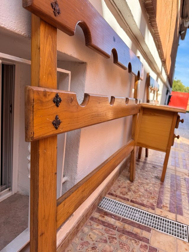 Cabeceros de madera de Pino y mesita de noche