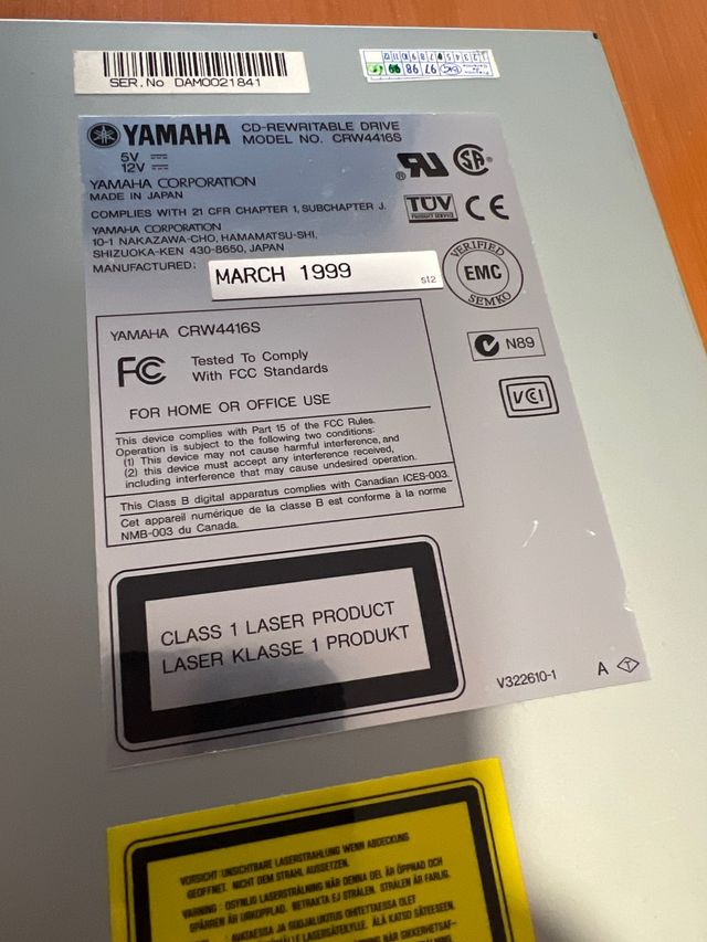 Grabadora CD Yamaha 4x4x16 SCSI