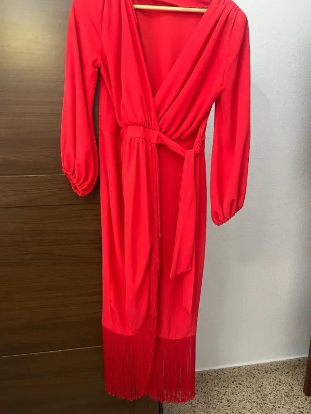 Vestido rojo largo con flecos
