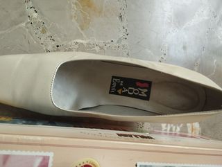 Zapatos de tacón beige y marrón talla 40