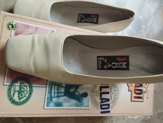 Zapatos de tacón beige y marrón talla 40