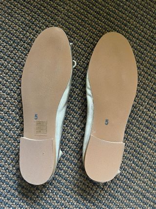 Manoletinas doradas con lazo