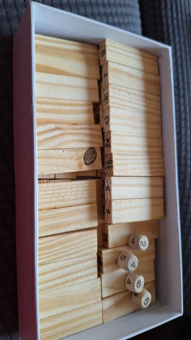Juego Jenga de madera con dados