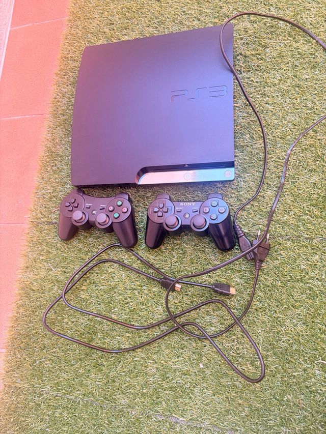 Consola PS3 Sony con 2 mandos