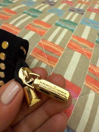 Borsetta Primadonna velluto nera borchie oro