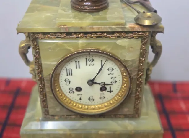 Reloj de sobremesa de ónix verde y bronce