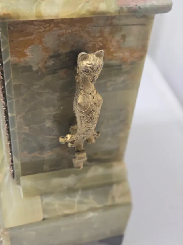 Reloj de sobremesa de ónix verde y bronce