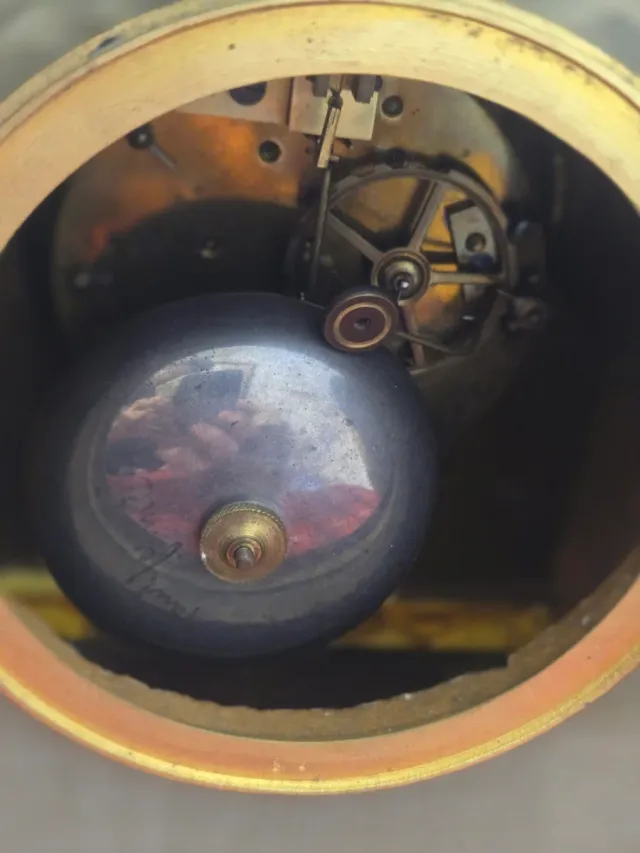 Reloj de sobremesa de ónix verde y bronce