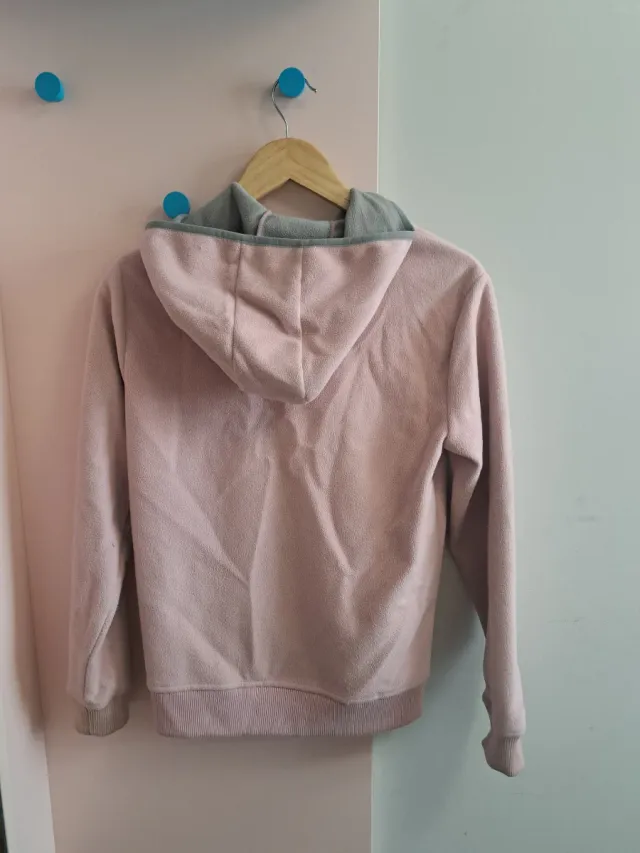 Chaqueta deportiva rosa y gris