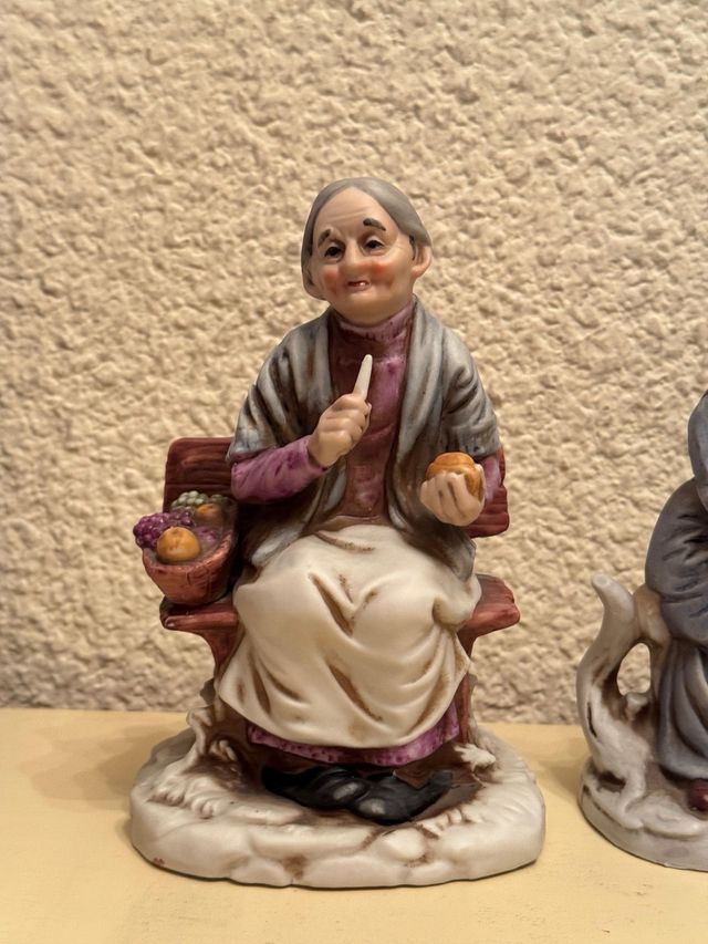 Figuras porcelana ancianos sentados