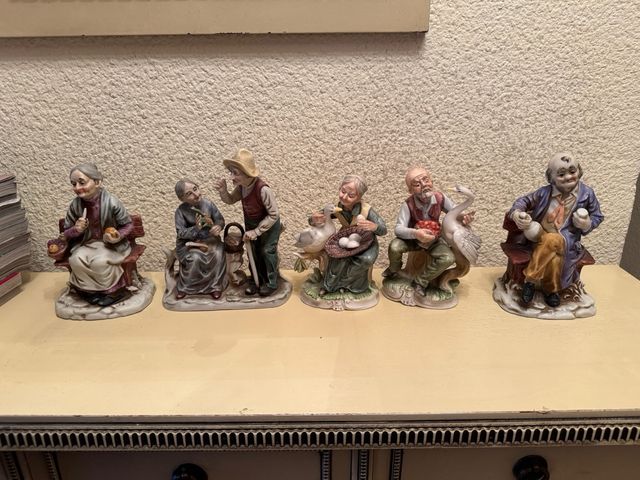 Figuras porcelana ancianos sentados